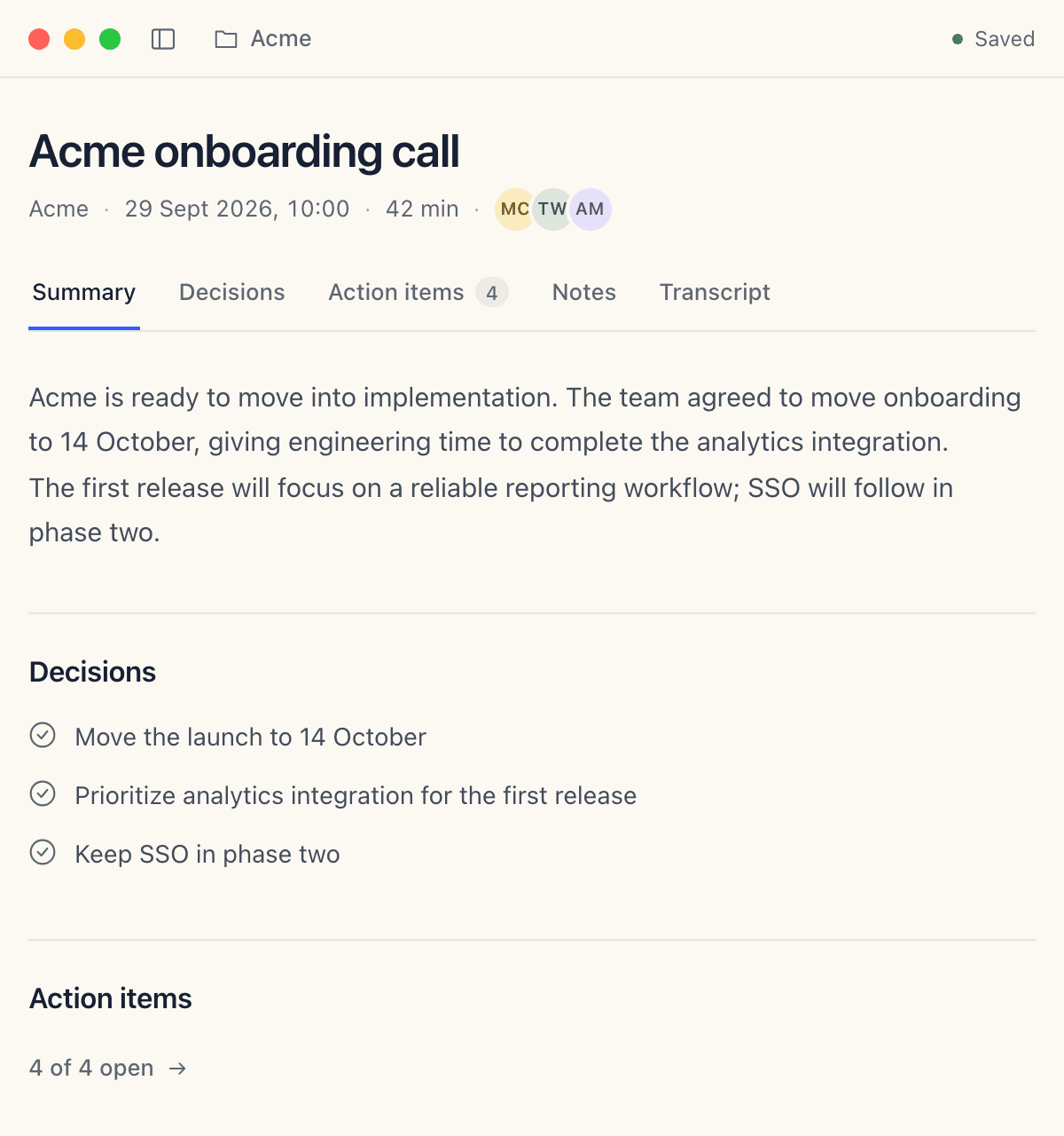 QuietNote (Engelstalige app) met de vergadering „Acme onboarding call”: een korte samenvatting, drie besluiten en vier open actiepunten.